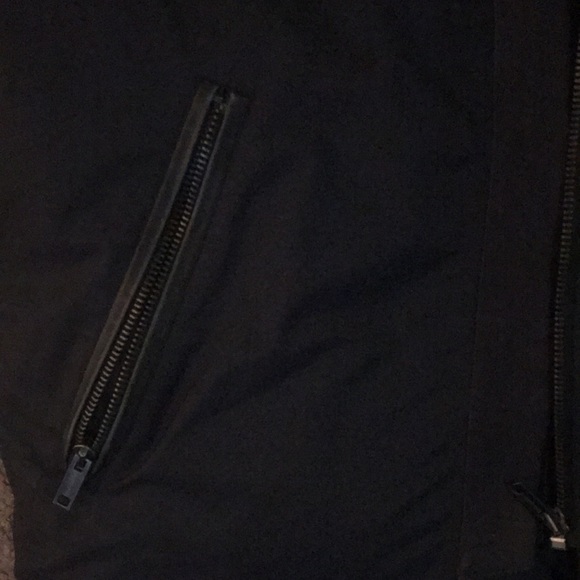 ⚡️✨Burberry Medium Black Check Reversible Puffer Vest✨⚡️ - Picture 2 of 8